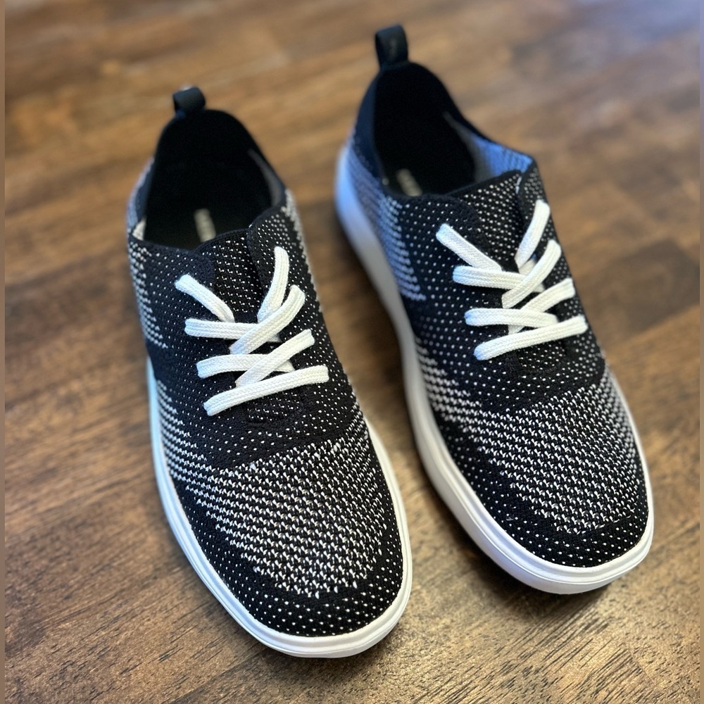 Merrill Women’s Around Town City Lace Knit Sneakers Black & White Size 8